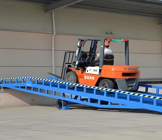 榆林移动式卸货平台（叉车用）